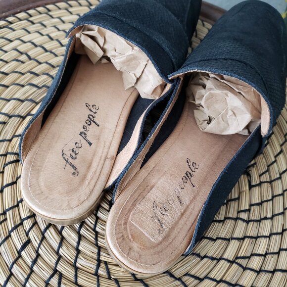 Free People At Ease Loafer Mule Leather Black size 39 / US 9 Snakeskin Boho - Picture 11 of 15